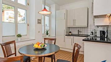 Fridge, microwave, dishwasher, coffee/tea maker