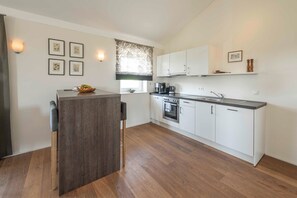 Frigorífico, horno y lavavajillas