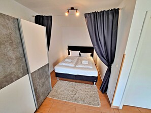 1 bedroom, WiFi, bed sheets