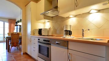 Réfrigérateur, micro-ondes, four, lave-vaisselle