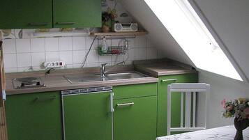 Wasserkocher mit Kaffee-/Teezubehör, Kühlschrank, Wasserkocher, Toaster