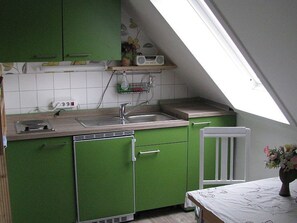 Coffee/tea maker, fridge, electric kettle, toaster