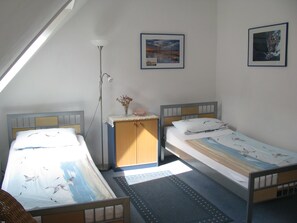 1 bedroom, bed sheets