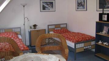 1 bedroom, bed sheets