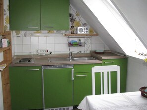 Réfrigérateur, cafetiÚre/bouilloire, bouilloire électrique, grille-pain