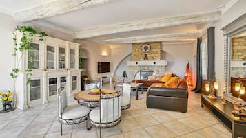 TV, fireplace, DVD player