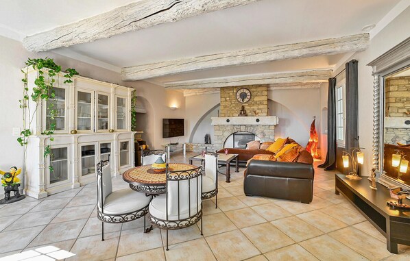 TV, fireplace, DVD player