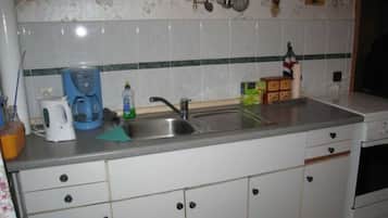 Fridge, microwave, oven