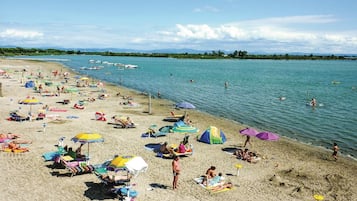 Una spiaggia nelle vicinanze