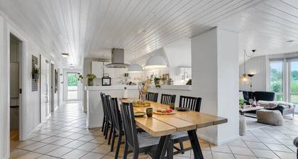 Cozy home in Oksbøl with sauna