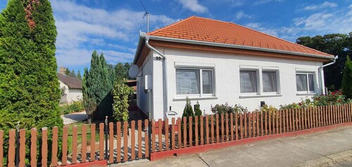 Holiday home with cosy terrace and air conditioning