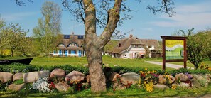 Unclassified image, 2 of 50, button - Apartment under thatched roof Haus Sonnenwinkel (Sellin)