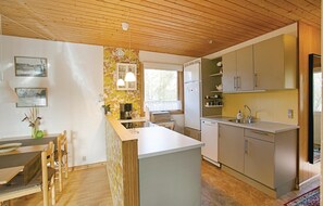 Fridge, stovetop, dishwasher, coffee/tea maker - 2 bedroom beautiful home in Hasle (Hasle)