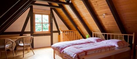 2 slaapkamers, een kluis op de kamer, een bureau