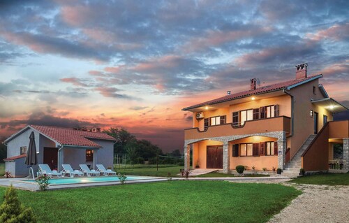 Awesome home in Barban