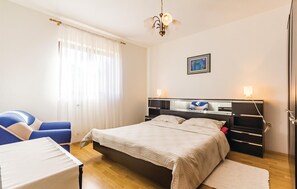 3 bedrooms, free WiFi, bed sheets