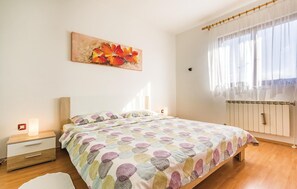 3 bedrooms, free WiFi, bed sheets