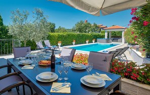 Outdoor dining - Beach front home in Labin (Labin)