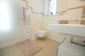 Hårtørrer, håndklæder