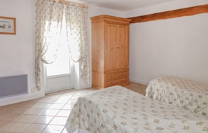 4 bedrooms, free WiFi