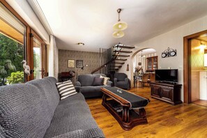 TV - Holiday home very close to Lake Balaton (Balatonmáriafürdő)