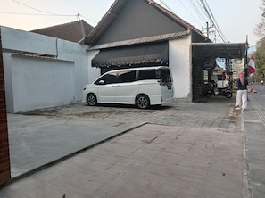 Free self-parking - Watu Agung Guest House (Borobudur)