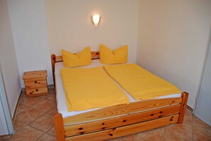 1 bedroom, travel crib, free internet, bed sheets