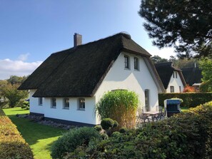 Unclassified image, 2 of 34, button