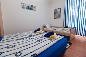 2 bedrooms, WiFi - Holiday apartment with terrace (Crikvenica)