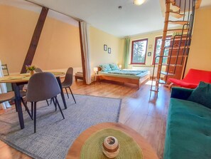 TV - Vacation apartment 2 - Holiday apartments on the edge of the forest (Ahrenshagen-Daskow)