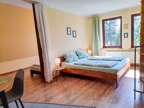 2 makuuhuonetta, vauvan matkasänky, Wi-Fi, vuodevaatteet