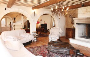 TV connectée, cheminée, lecteur de DVD