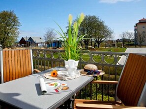 Unclassified image, 3 of 10, button