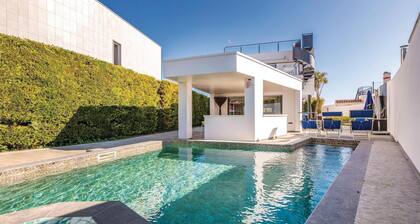 Awesome home in Sant Pere Pescador