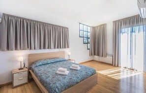 Free WiFi - Stunning home in Santa Susanna (Santa Susanna)