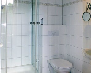 シャワー、トイレットペーパー