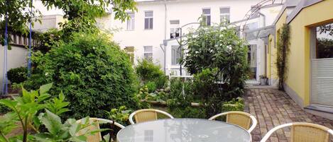 屋外ダイニングエリア