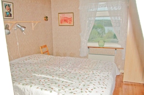1 bedroom, travel crib, free WiFi