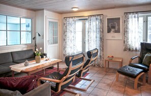 TV, fireplace, DVD player - Gorgeous home in Dølemo with sauna (Dølemo)