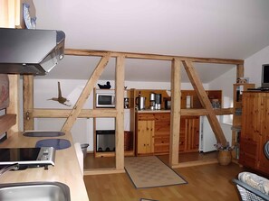 Kühlschrank, Mikrowelle, Herdplatte, Geschirrspüler