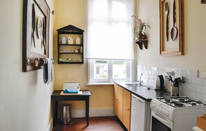 Fridge, microwave, stovetop, cookware/dishes/utensils
