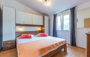 1 quarto, Wi-Fi de cortesia, roupa de cama