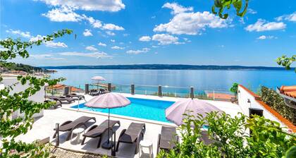 Amazing apartment in Jesenice with WiFi