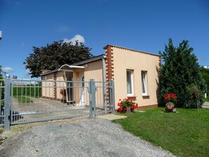 Unclassified image, 4 of 16, button