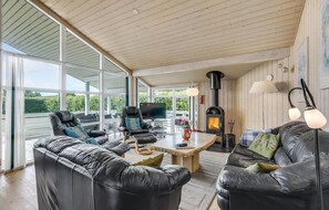 Fernseher, Kamin, DVD-Player