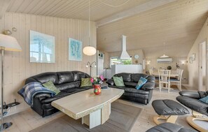 TV, fireplace, DVD player - Stunning home in Haderslev with WiFi (Haderslev)