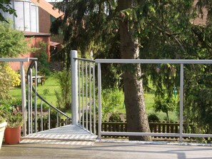 المنطقة المحيطة بالمنشأة