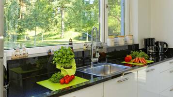 Fridge, microwave, oven, dishwasher