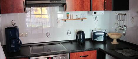 Fridge, oven, coffee/tea maker, electric kettle
