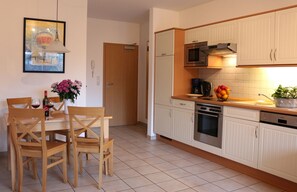 Kühlschrank, Mikrowelle, Ofen, Geschirrspüler
